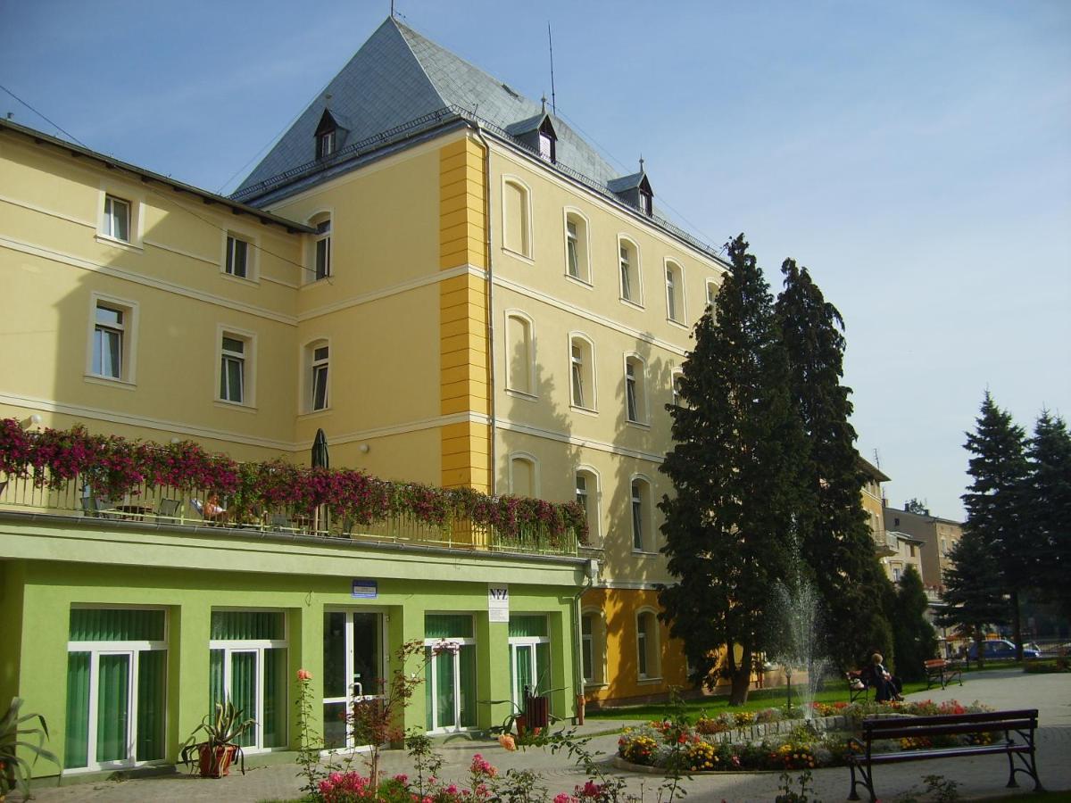 Aparthotel Dom Zdrojowy Jelenia Góra Esterno foto