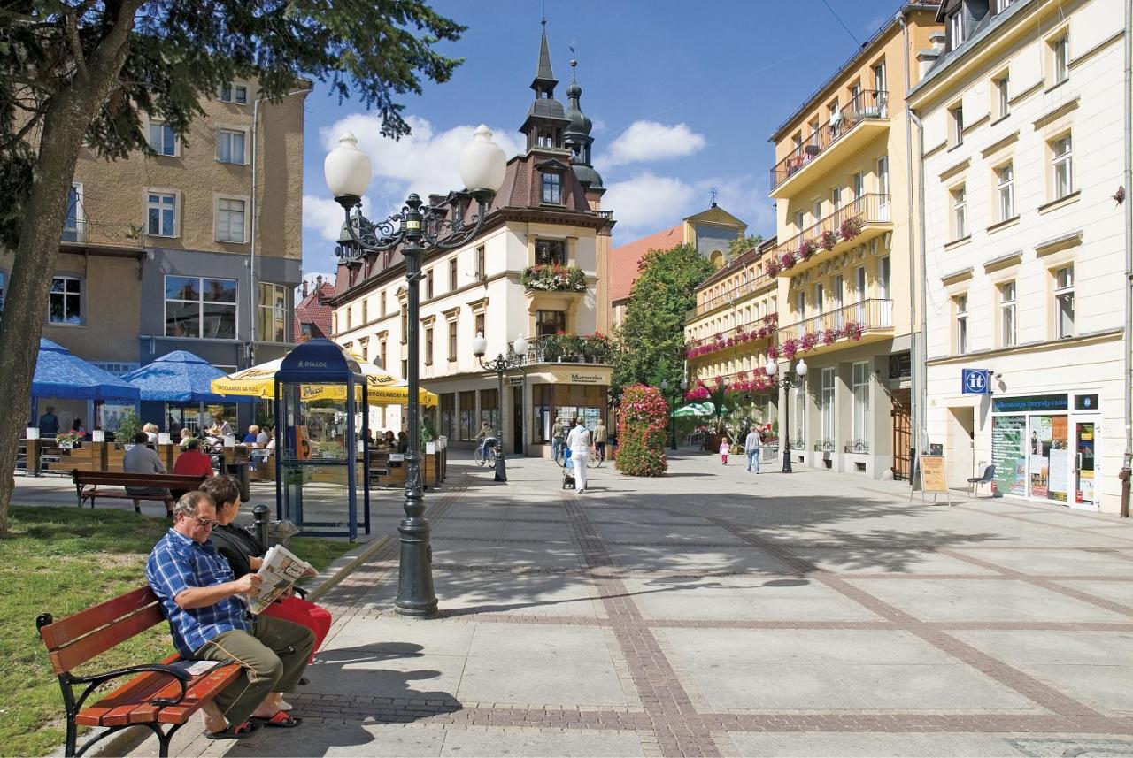 Aparthotel Dom Zdrojowy Jelenia Góra Esterno foto
