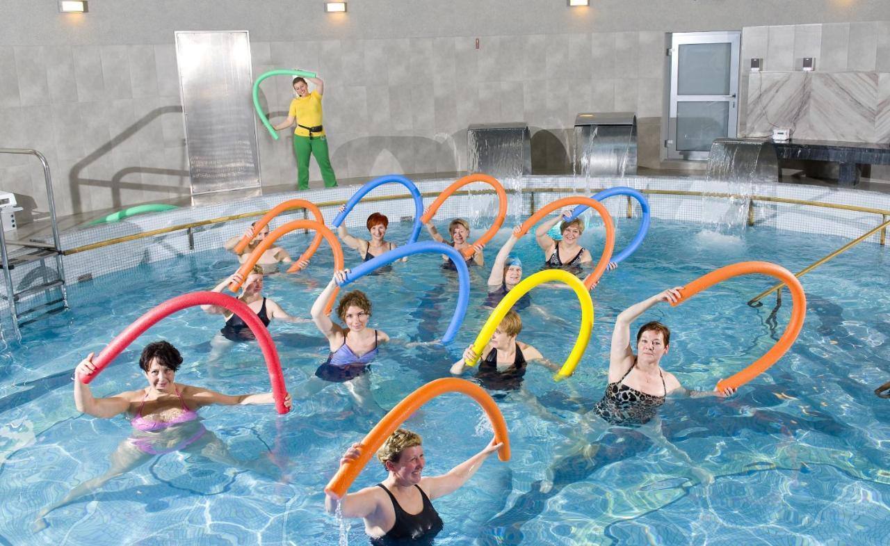 Aparthotel Dom Zdrojowy Jelenia Góra Esterno foto